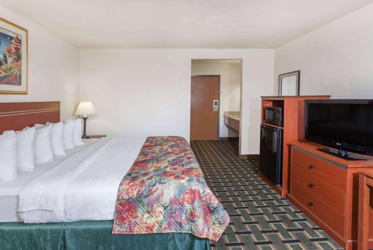 Baymont By Wyndham Decatur Hotel Eksteriør billede