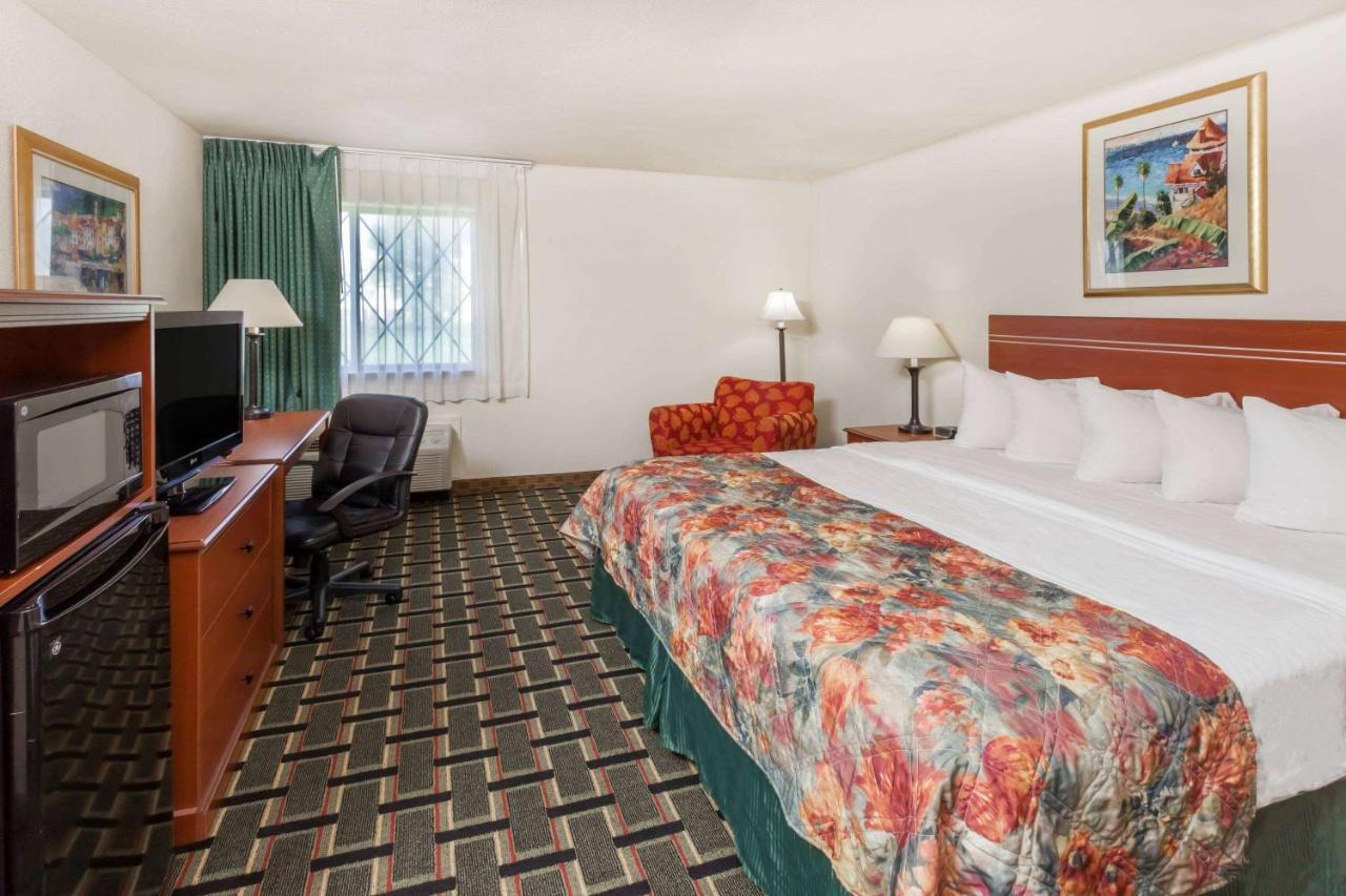 Baymont By Wyndham Decatur Hotel Eksteriør billede